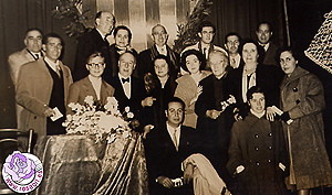 Rosa Gil con su profesora Pepita Roca, en 1952