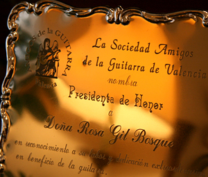 Placa de Presidenta de Honor de AGV (2002)